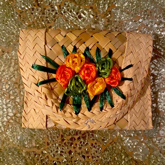 Wicker purse w/ floral accents and matching wallet - Picture 1 of 2